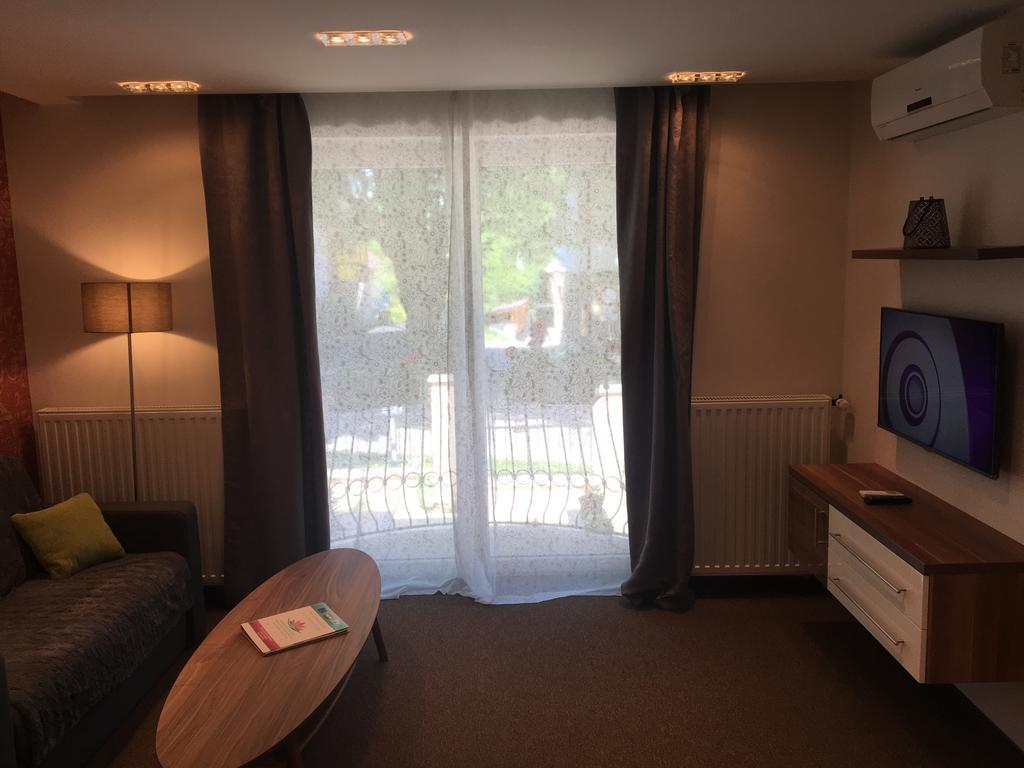 Villa Mona Lisa Heviz Bagian luar foto